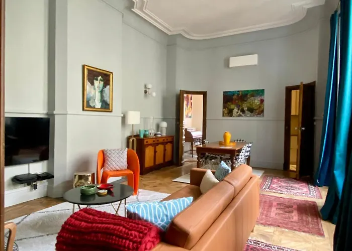 4 Star Carcassonne Historic Duplex Air Conditioned Apartement D\'Eglantine