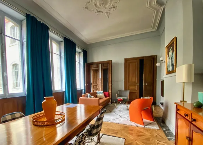 4 Star Carcassonne Historic Duplex Air Conditioned Apartement D\'Eglantine