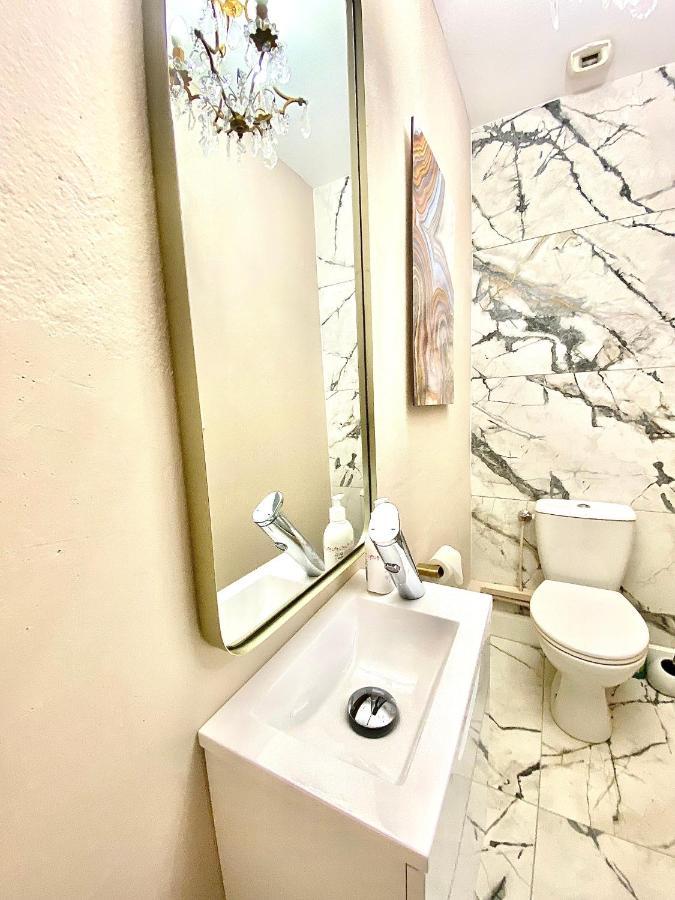4 Star Historic Duplex Air Conditioned D'eglantine *