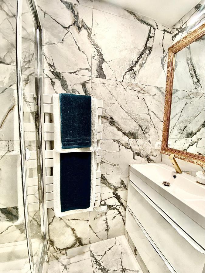 4 Star Historic Duplex Air Conditioned D'eglantine Apartment *