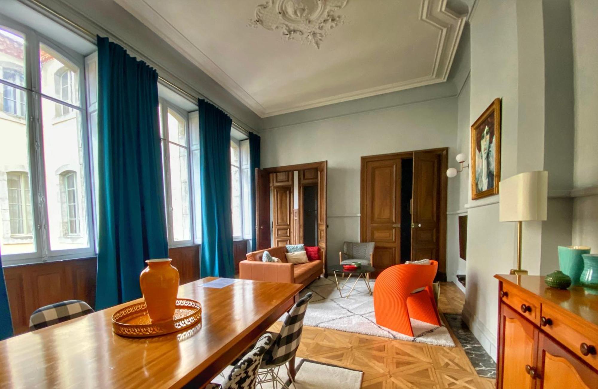 4 Star Historic Duplex Air Conditioned D'eglantine